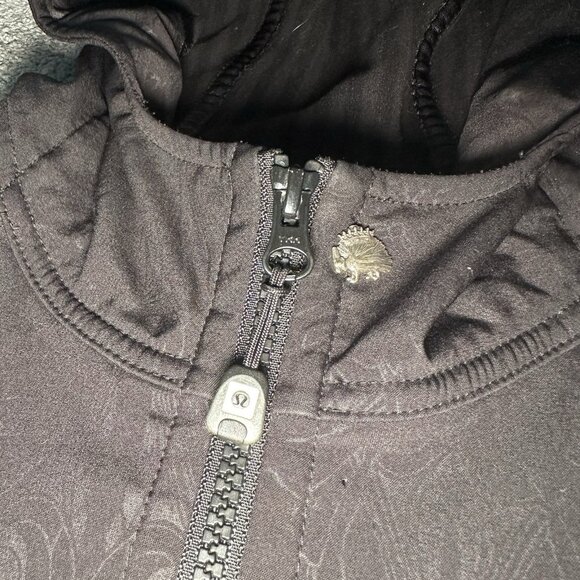 Lululemon Apres Yoga Hooded Jacket in Black Dance In Snow Pattern. Size 4 - Picture 4 of 16